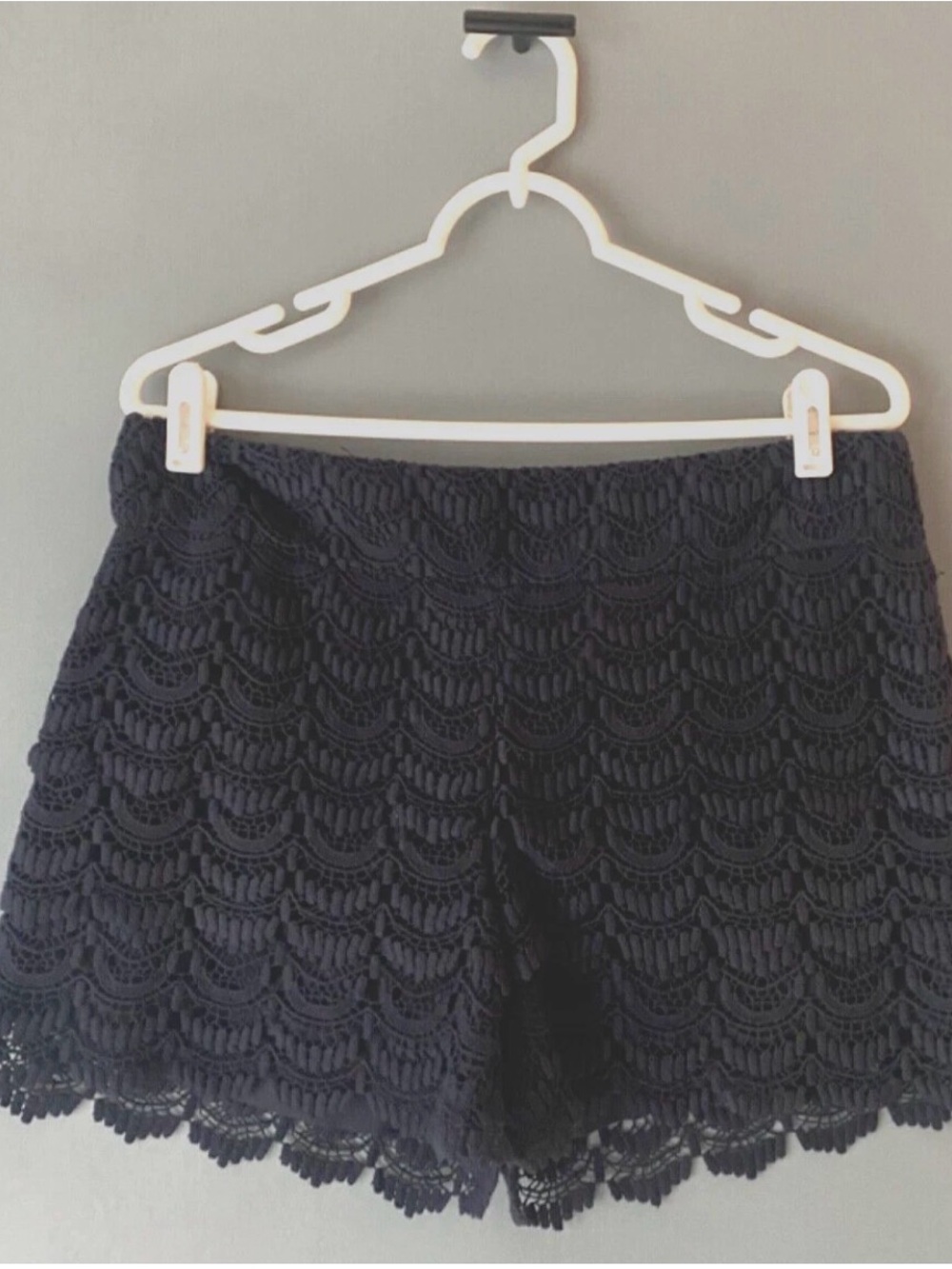 LOFT Dark Navy Crochet Lace Riviera Shorts side zipper -Size 0